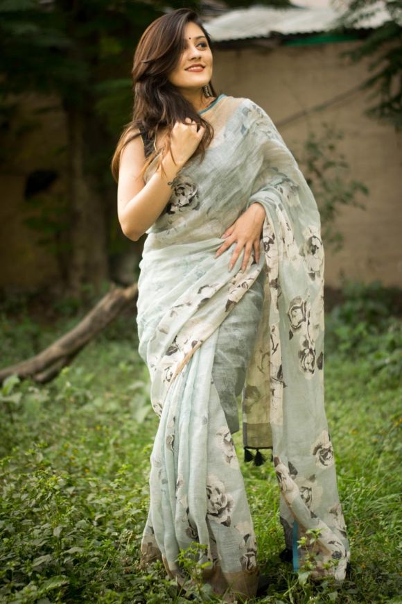 White Colour Silk Fabric Designer Saree.