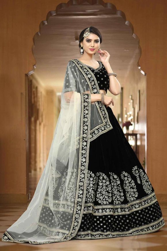 Black Lehenga Set With Foil Work Design by NOW WITH PRACHI at Pernia's Pop  Up Shop 2024